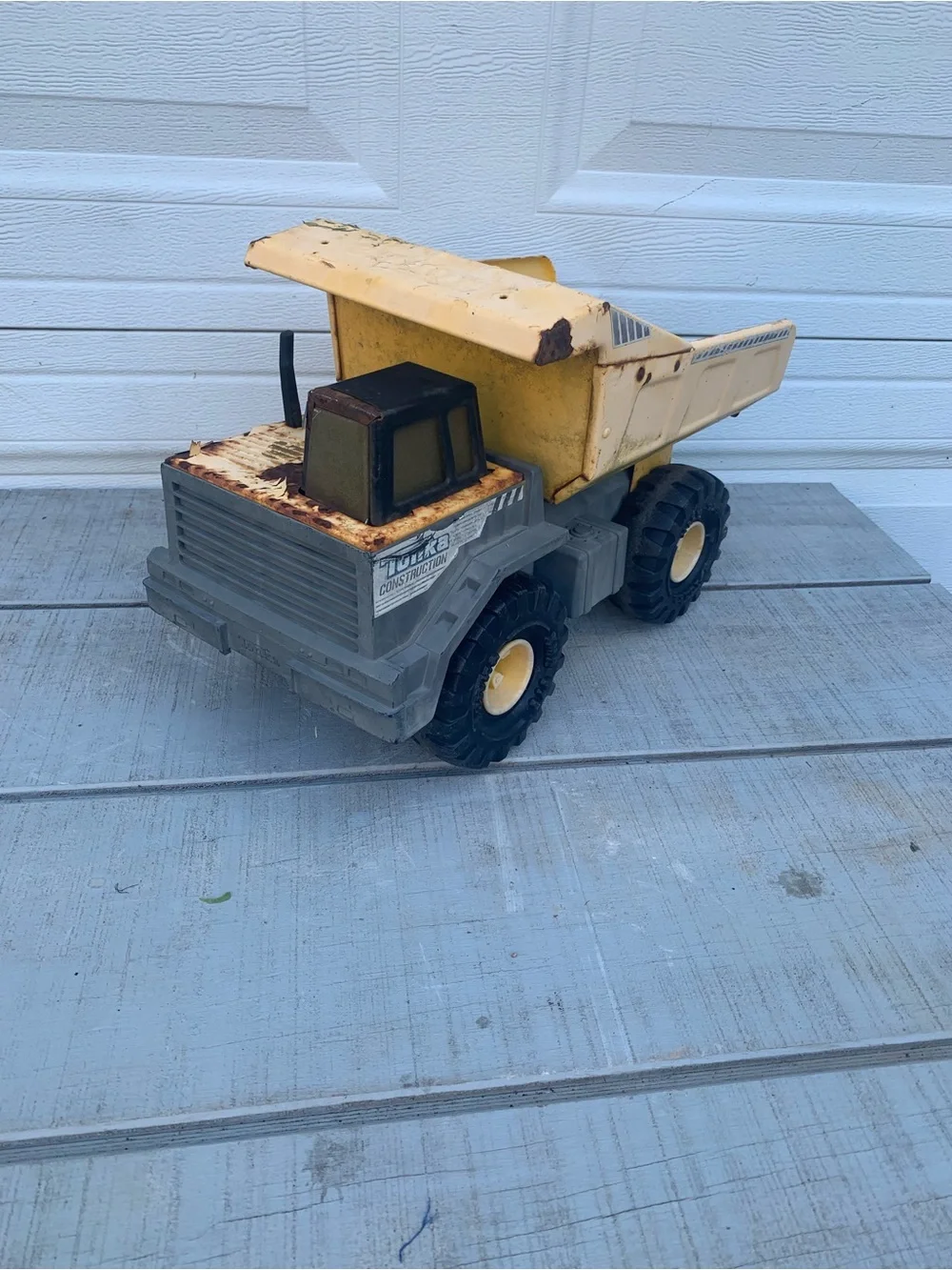 Vintage 1999 Mighty Tonka Dump Truck Model 768 Pressed Steel XMB-975